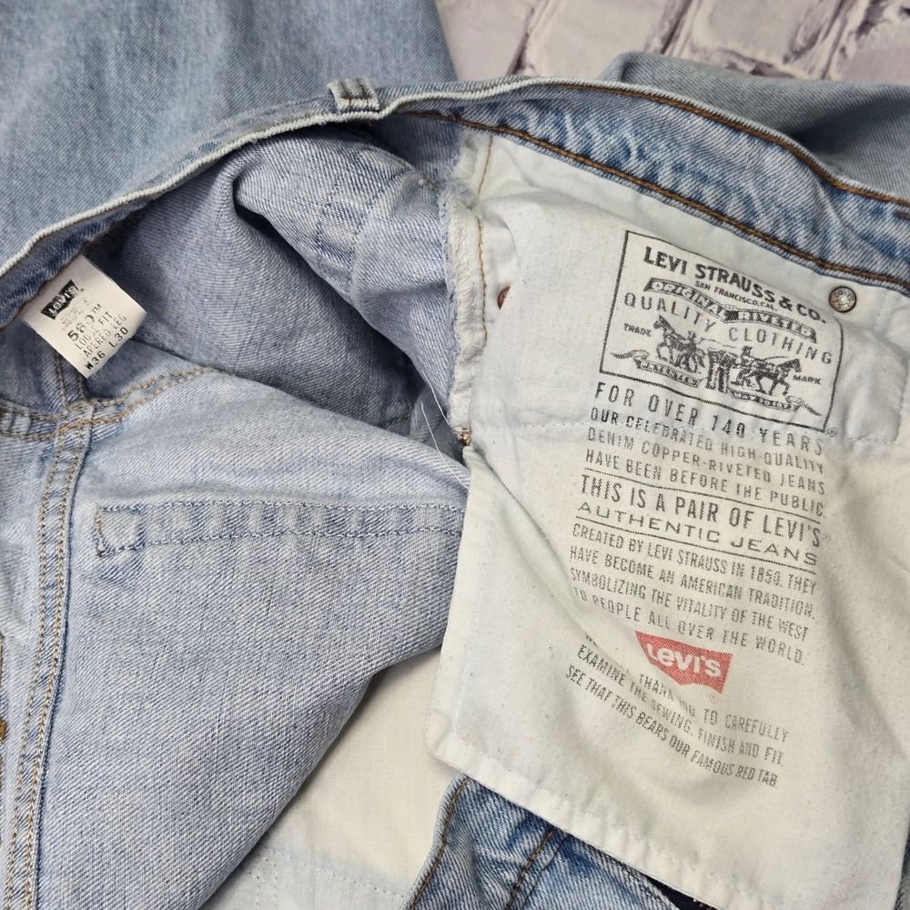 Vintage 90s Levis 560 Loose Fit Tapered Leg Jeans Men 36x30 Light Wash Denim USA - Picture 10 of 16